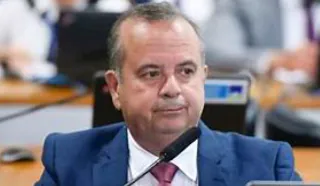 Rogério Marinho faz pré-campanha solo e não abre mão da candidatura ao Governo