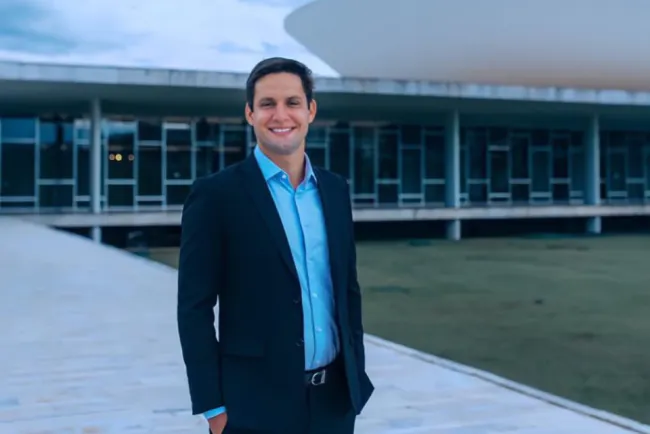 Rafael Motta: Brasília sem crachá