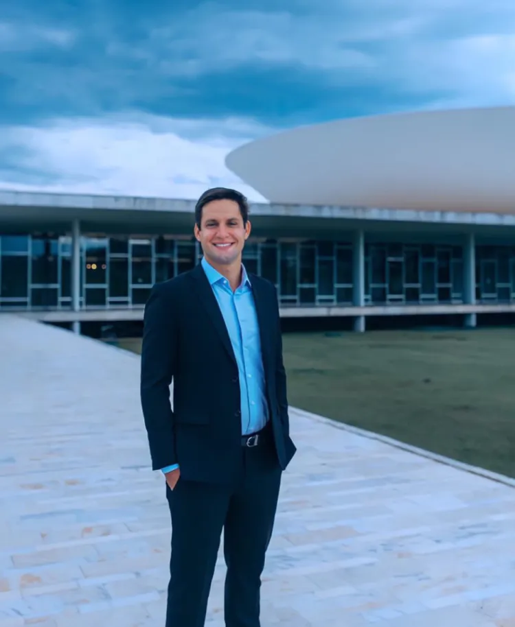 Rafael Motta: Brasília sem crachá