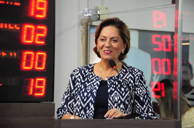 O retorno discreto de Rosalba Ciarlini: suplente em 2026
