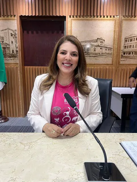Nina Souza em compasso de espera: “Se for para ser candidata, eu vou”