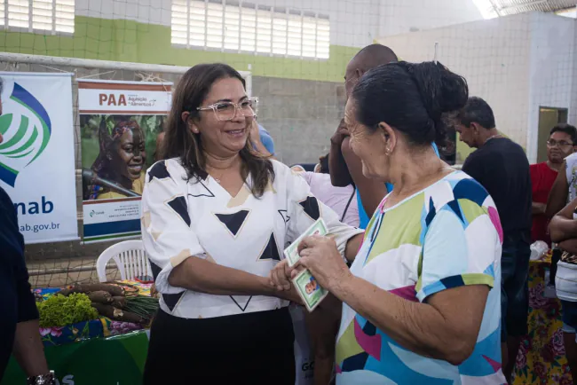 Prefeita Nira distribui 6 toneladas de alimentos a famílias em vulnerabilidade em Goianinha