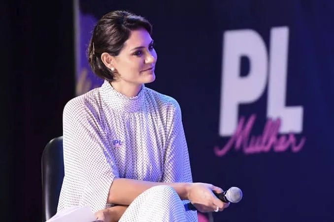 Michelle Bolsonaro: o projeto de poder agora usa batom
