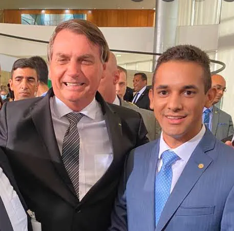 Bolsonaro em Mossoró: tapete vermelho ou silêncio estratégico de Allyson Bezerra?