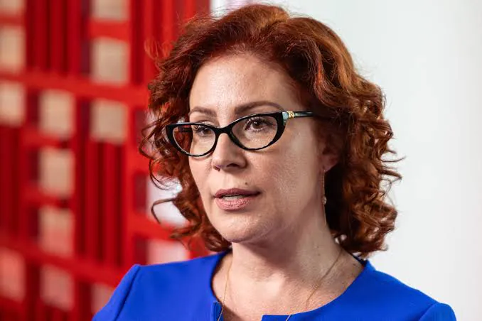 STF condena Carla Zambelli a 5 anos e 3 meses de prisão e decreta perda de mandato