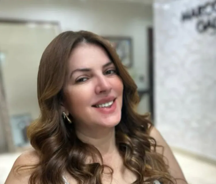 Nina Souza se prepara para lançar campanha com novo visual