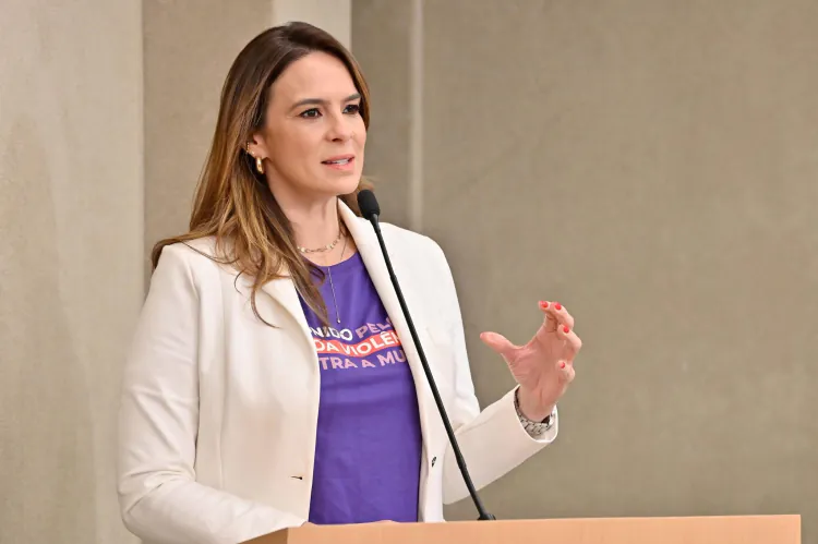 Nos bastidores, Júlia Arruda nega olho na vaga de Brisa Bracchi