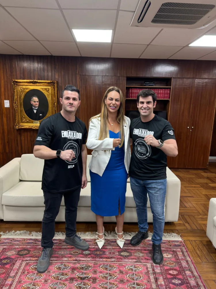 Vereador Robson Carvalho recebe homenagem nacional por defesa da causa animal