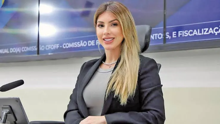 De secretária a vereadora outra vez: Carol Pires retorna ao plenário
