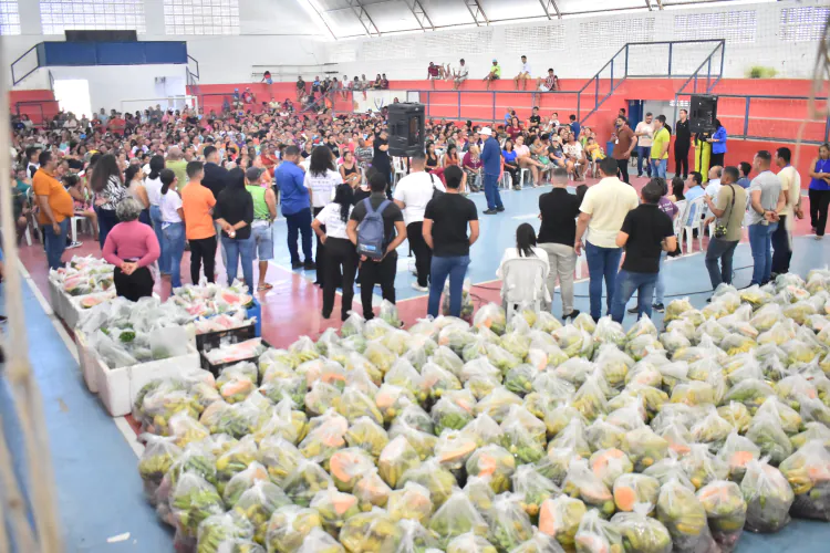 Prefeitura de São Gonçalo entrega 500 kits de hortifrutis para famílias do Golandim e Novo Amarante