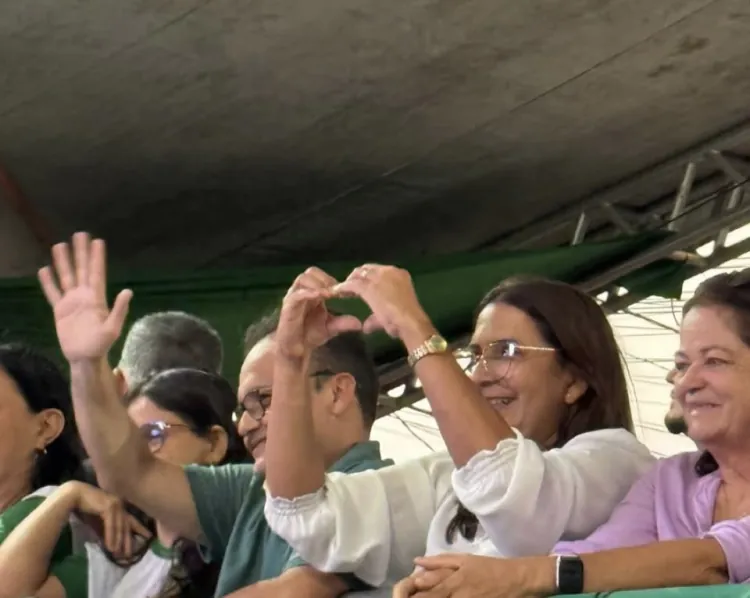 Prefeita Nira Galvão e vice Júnior de Dunga participam do desfile cívico em Goianinha