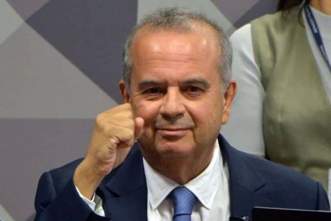 Inacreditável: Rogério Marinho vota contra a PEC da Blindagem