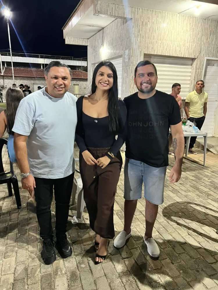 Prefeito José Adolfo é recepcionado com festa em Francisco Dantas após retorno ao cargo; Júnior Colaça marca presença