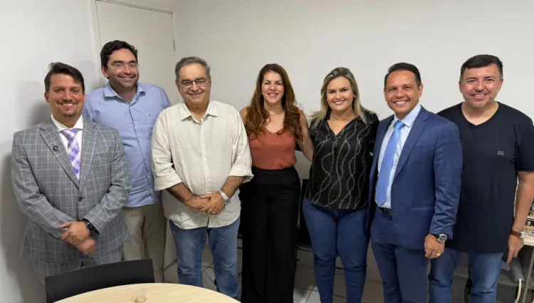 Grupo de Álvaro Dias anuncia apoio à “Dama de Ferro”, Nina Souza