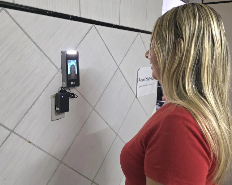 São Gonçalo do Amarante regulamenta jornada e implanta sistema moderno de ponto eletrônico