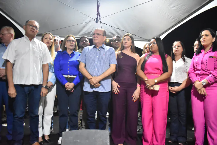 Prefeito Jaime Calado entrega pavimentação e nova iluminação em LED na Rua São José, em Pajuçara