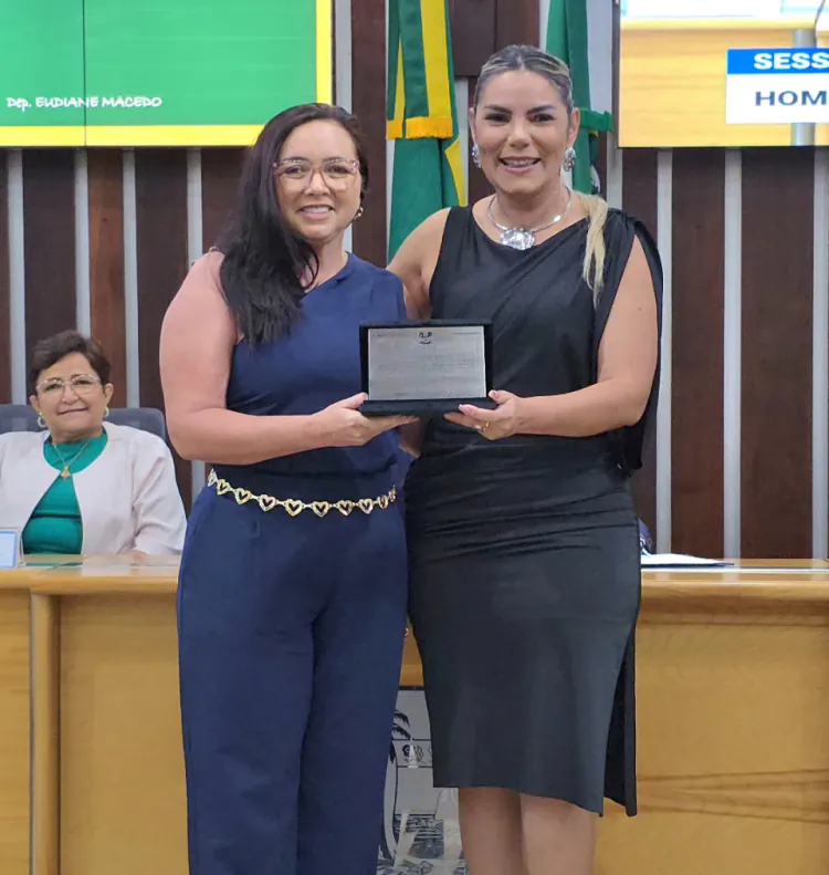 Deputada Eudiane homenageia prefeita Professora Nira no Dia dos Professores