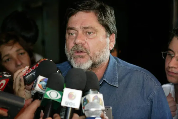 Filho mata ex-deputado do PT de faca