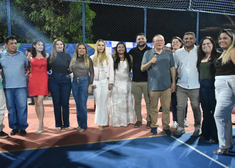 Prefeito jaime entrega quadra de Guanduba revitalizada com nova iluminação em São Gonçalo do amarante