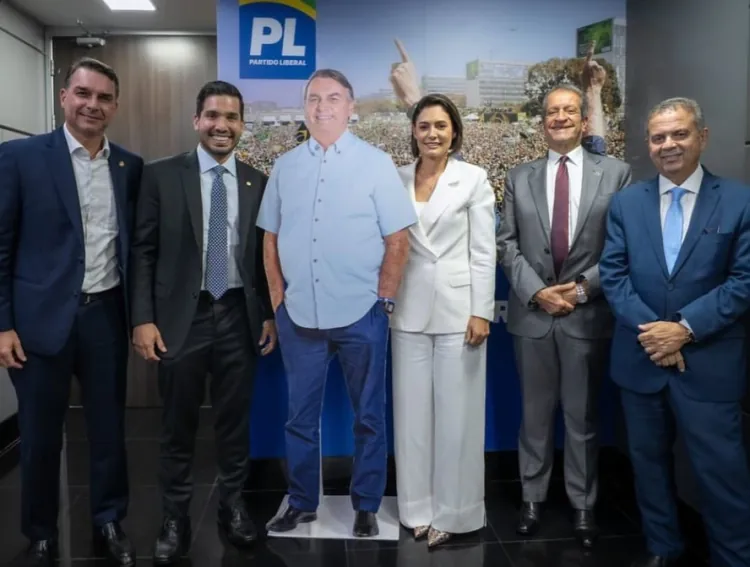 Michelle Bolsonaro reage à crise no PL com “Bolsonaro de papelão” e recado por união