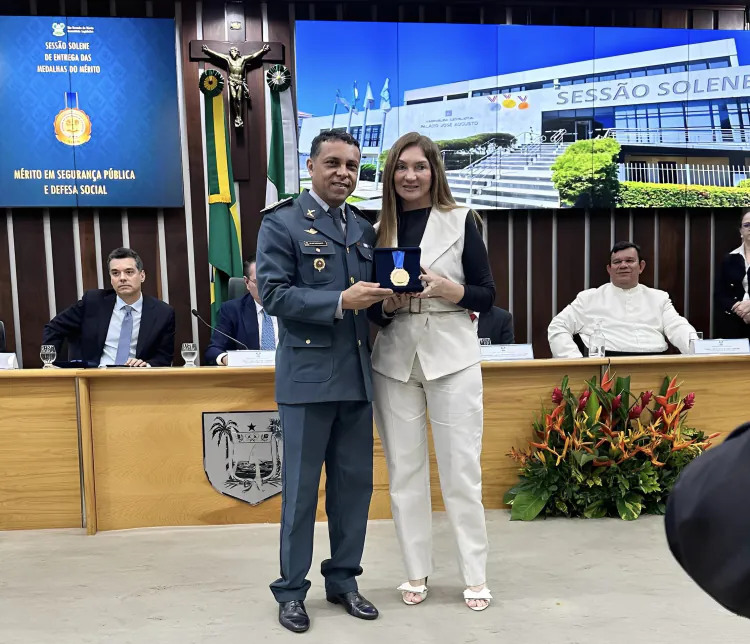 Coronel Brilhante recebe medalha de honra ao mérito na Assembleia Legislativa