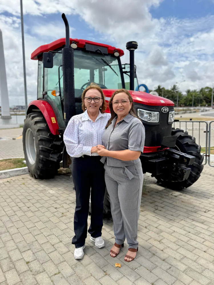 Senadora Zenaide Maia entrega trator 0 km para fortalecer agricultura em Maxaranguape