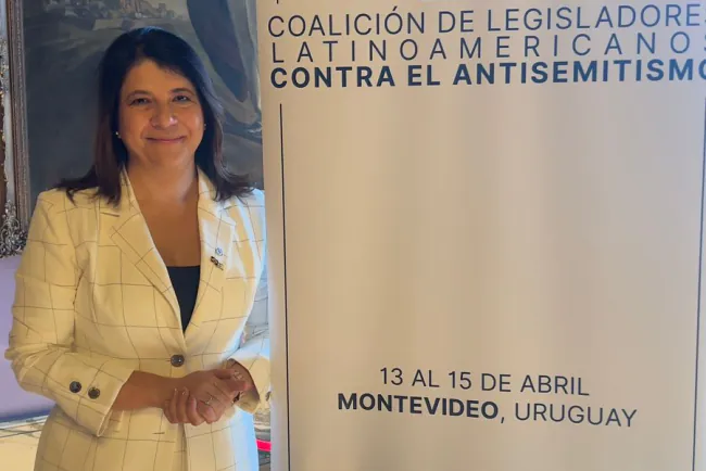 Carla Dickson representa o Brasil em congresso latino-americano contra o antissemitismo