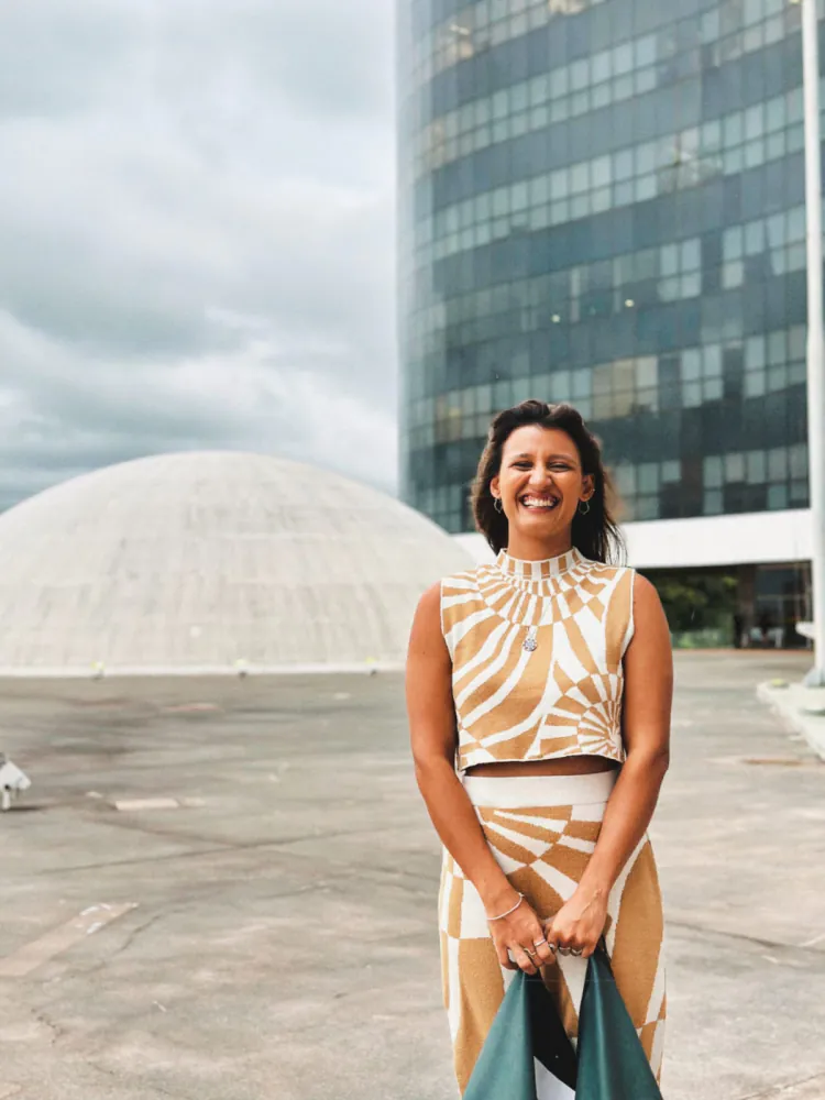 Brisa Bracchi lança pré-candidatura à Câmara Federal e reúne 400 participantes em ato virtual