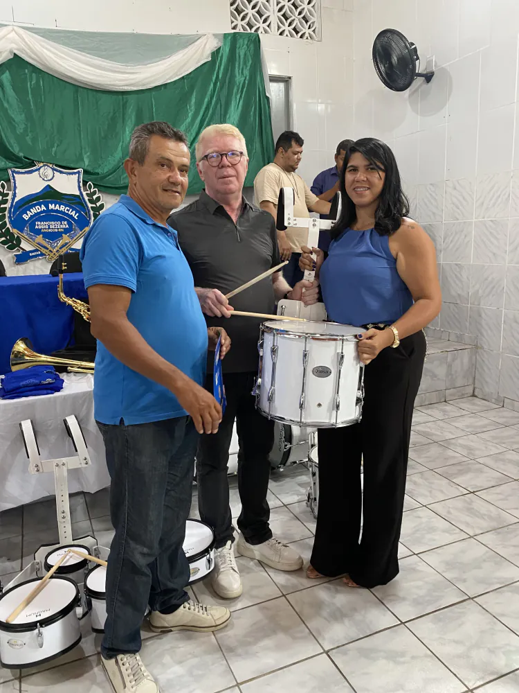 Ubaldo Fernandes entrega instrumentos para banda marcial e reforça apoio à cultura em Angicos