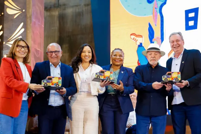 Lula entrega MovCEU a Aize Bezerra e João Câmara entra no mapa da cultura itinerante
