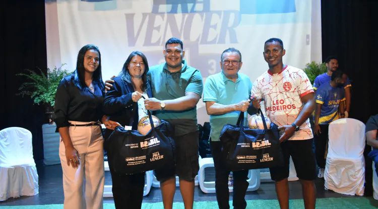 Após 10 anos, atletas de São Gonçalo voltam a receber kits esportivos