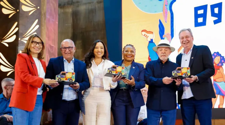 Lula entrega MovCEU a Aize Bezerra e João Câmara entra no mapa da cultura itinerante