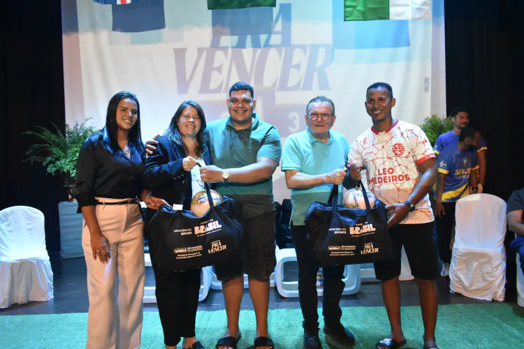 Após 10 anos, atletas de São Gonçalo voltam a receber kits esportivos