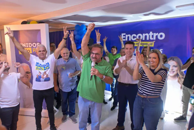Álvaro Dias recebe grande apoio na Zona Norte e promete recuperar rodovias abandonadas pelo Estado