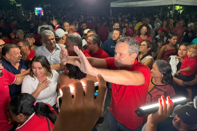Com apoio do prefeito Leandro, Cadu é recebido por multidão em Canguaretama