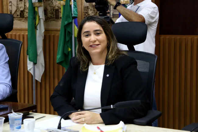 Samanda emplaca projeto que valoriza sambistas, escolas de samba e a cultura popular