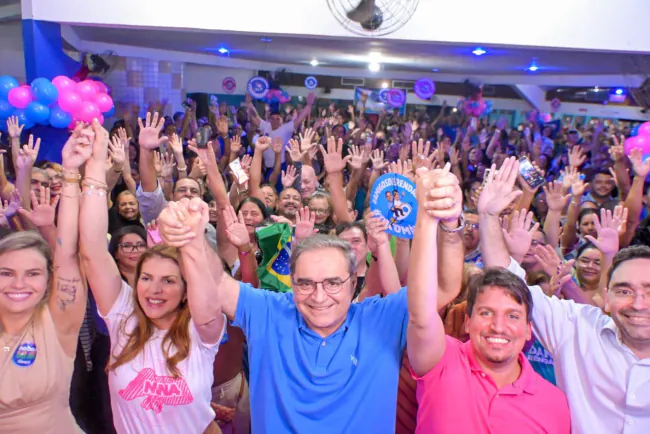 Clube Albatroz lotado: encontro de Daniell rendall mostra força política na capital