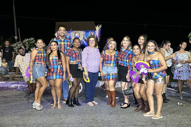 abraços, fotos e saudade: Maria Helena  e Keyla queiroga são destaque no São João