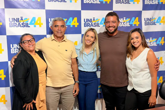 Cinthia de Allyson avança no Mato Grande e conquista apoio do vice-prefeito de Pedra Grande