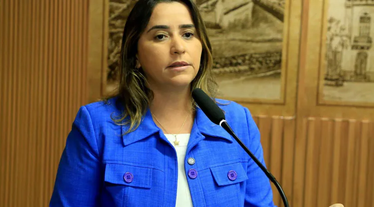 Paulinho Freire sanciona lei de Samanda para combater crimes sexuais contra menores na internet