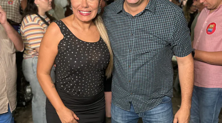Madrinha dos quadrilheiros, Eudiane Macedo prestigia Arraiá da FECJURN na Zona Norte de Natal