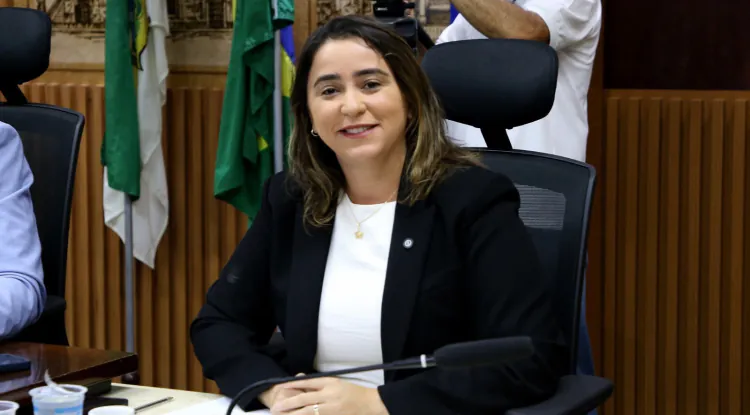 Samanda emplaca projeto que valoriza sambistas, escolas de samba e a cultura popular