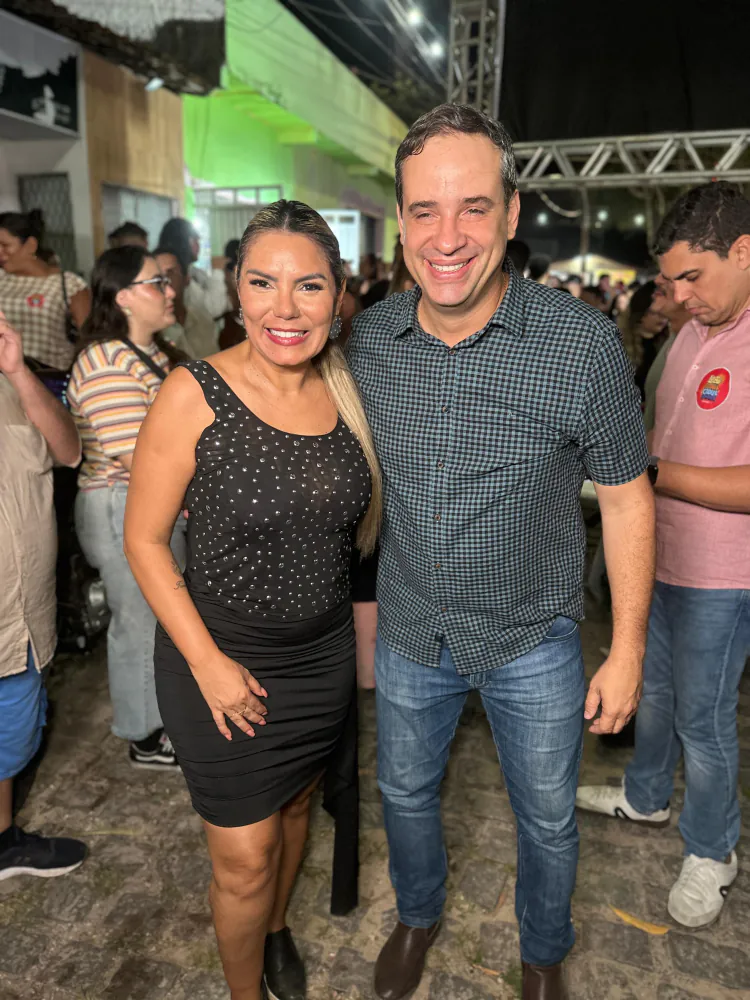 Madrinha dos quadrilheiros, Eudiane Macedo prestigia Arraiá da FECJURN na Zona Norte de Natal