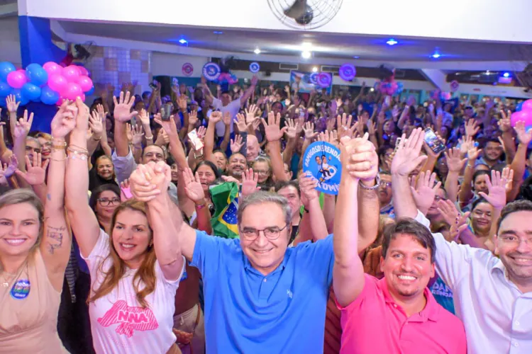 Clube Albatroz lotado: encontro de Daniell rendall mostra força política na capital