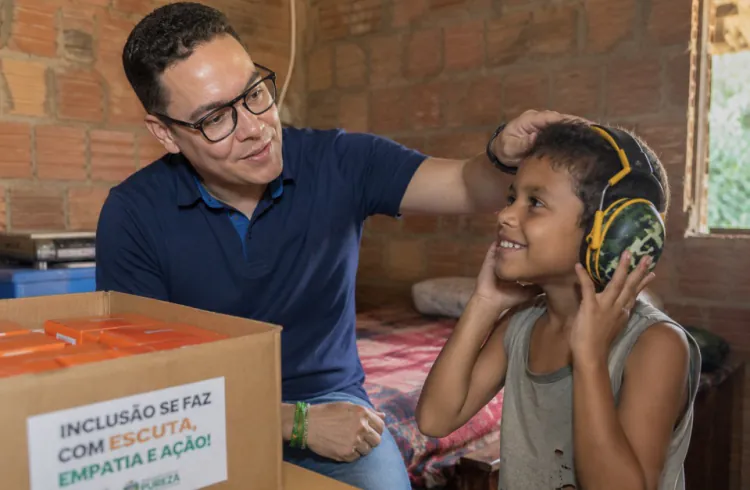Pureza investe em inclusão e entrega abafadores para estudantes atípicos