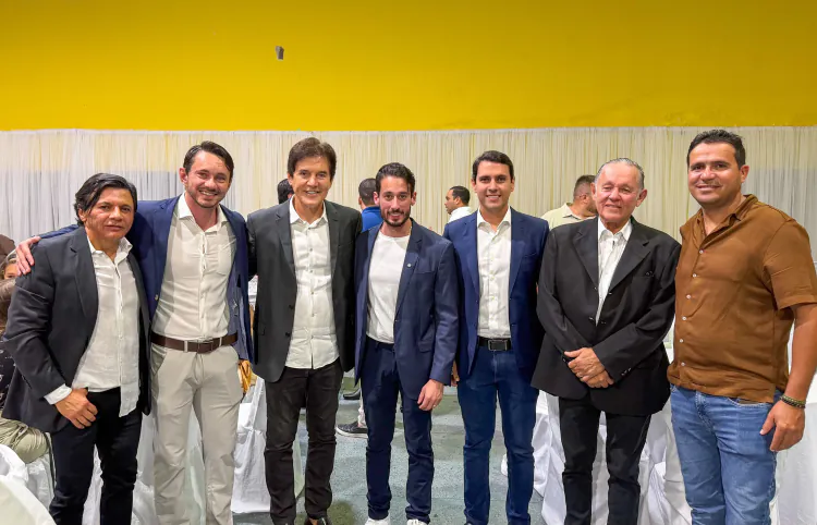 Robinson Faria é homenageado por serviços prestados a Passa e Fica